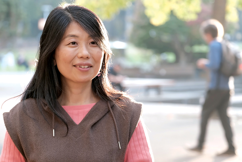 Portrait of author, Midori Ogasawara